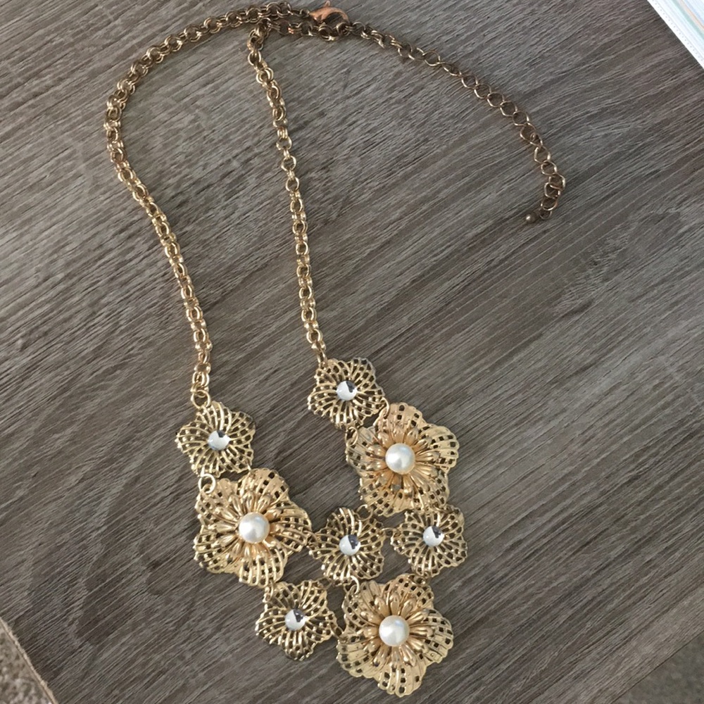 Francesca’s Flower Necklace